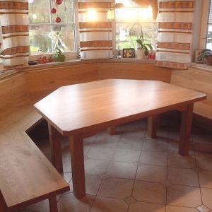 Eckbank mit Tisch aus Massivholz