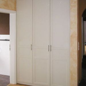 Dielen-Einbauschrank